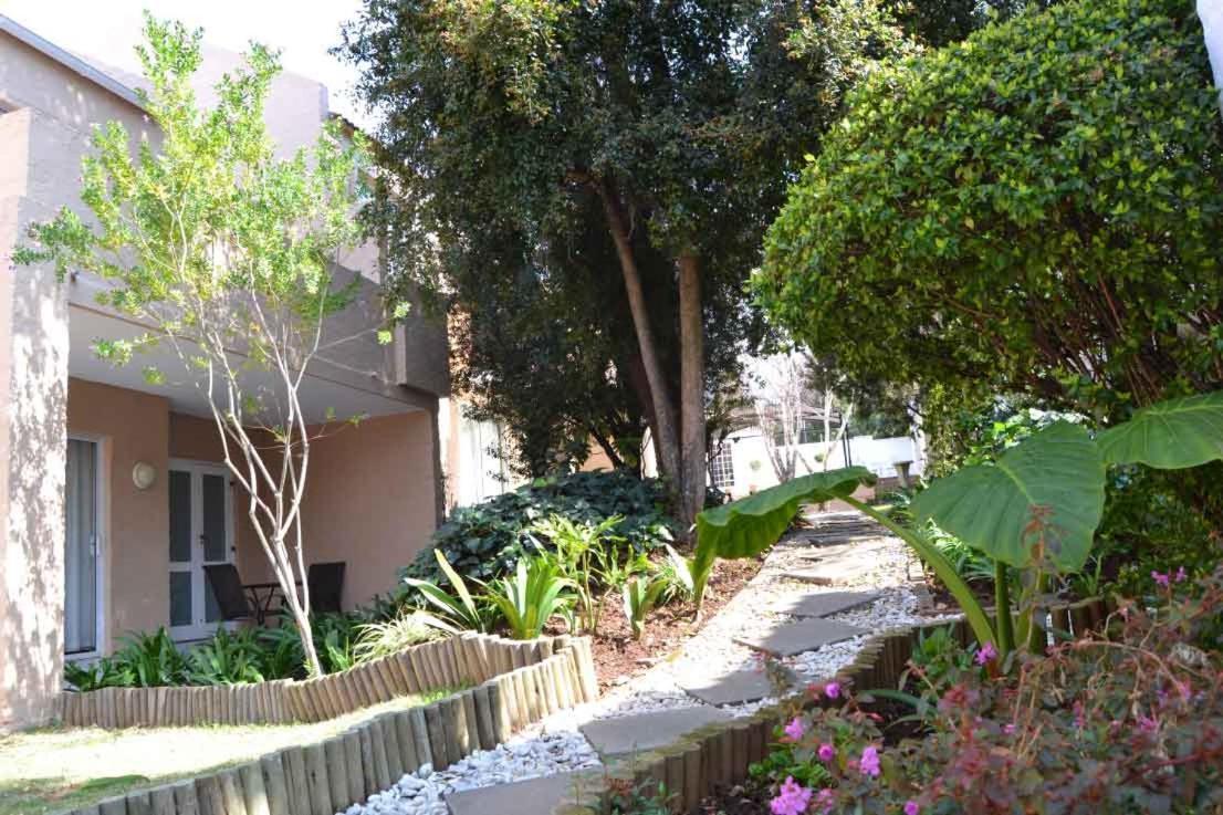 Daisy St -One Bedroom Apartment Johannesburg Exterior foto